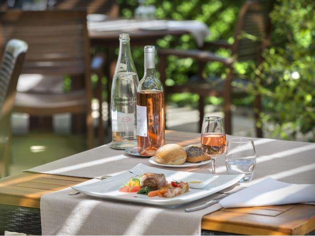Chateau & Spa De La Commanderie Eybens Restaurant photo